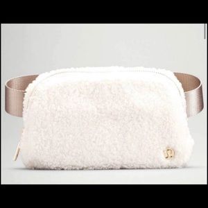 NEW!!! Everywhere Fleece Sherpa Belt Bag Fanny Pack, with tags!
